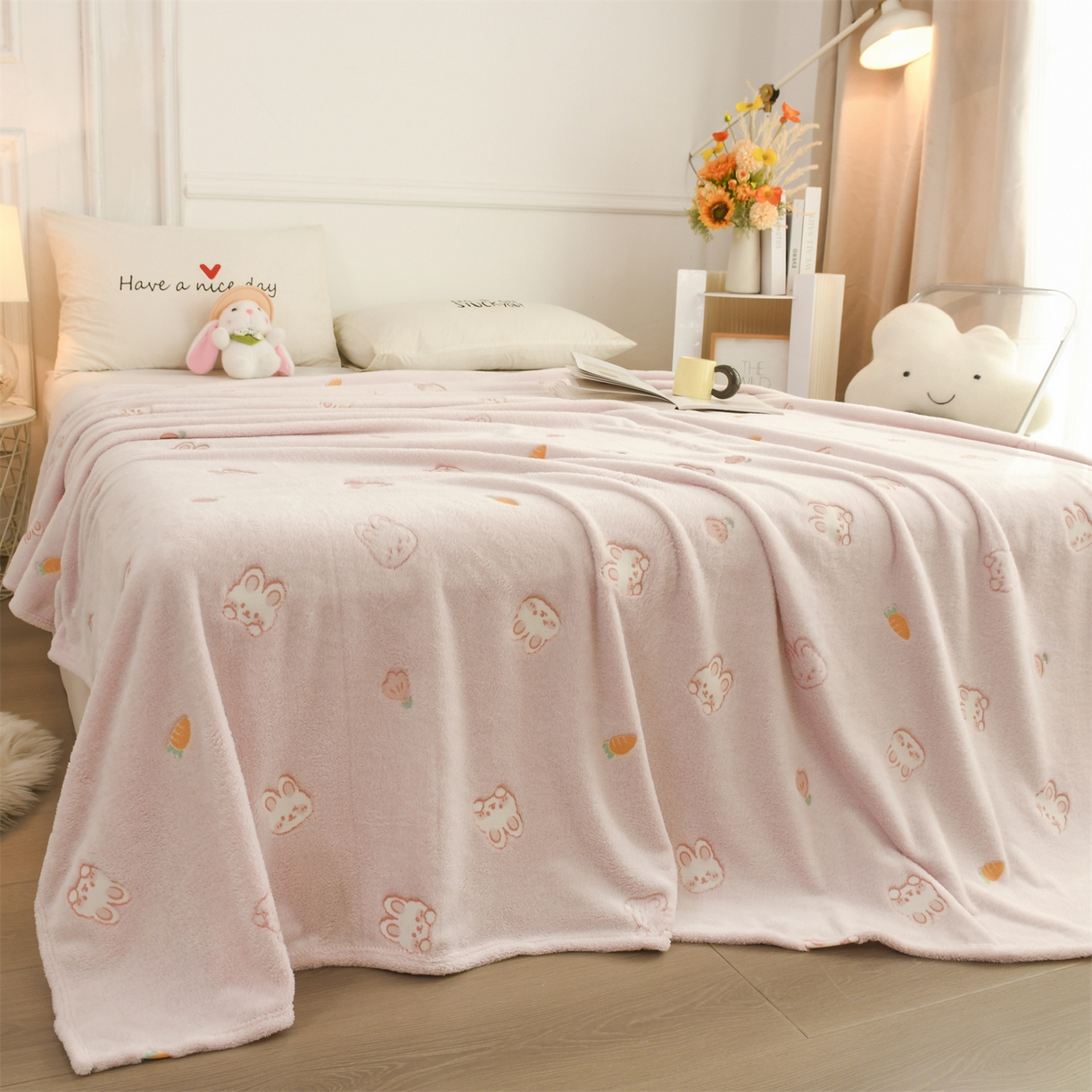 91家纺网 家纺一手货源 找家纺 恋绒家纺 2025新款云朵绒毛毯毯子多铺盖多功能盖毯绒 小兔-粉
