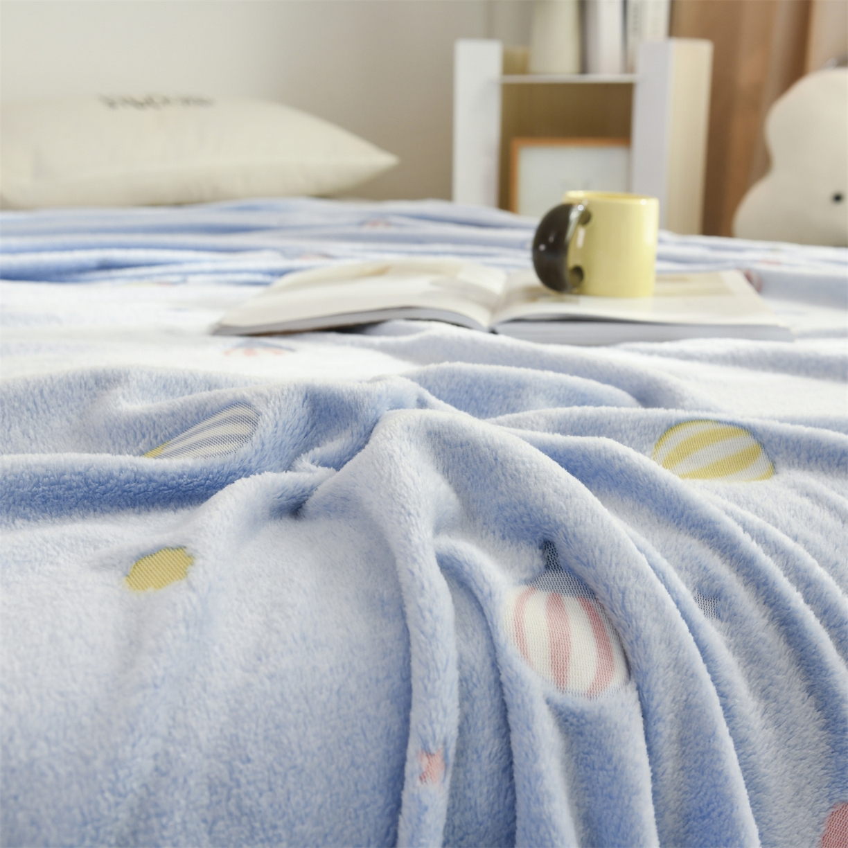 91家纺网 家纺一手货源 找家纺 恋绒家纺 2025新款云朵绒毛毯毯子多铺盖多功能盖毯绒 热气球-兰