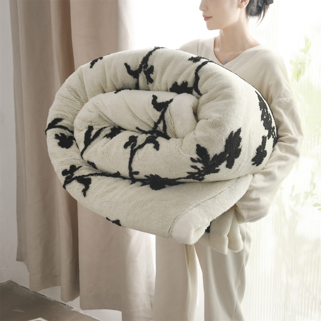 91家纺网 家纺一手货源 找家纺 恋绒家纺 2025新款阳离子三层舒棉绒毛毯毯子 复古花枝