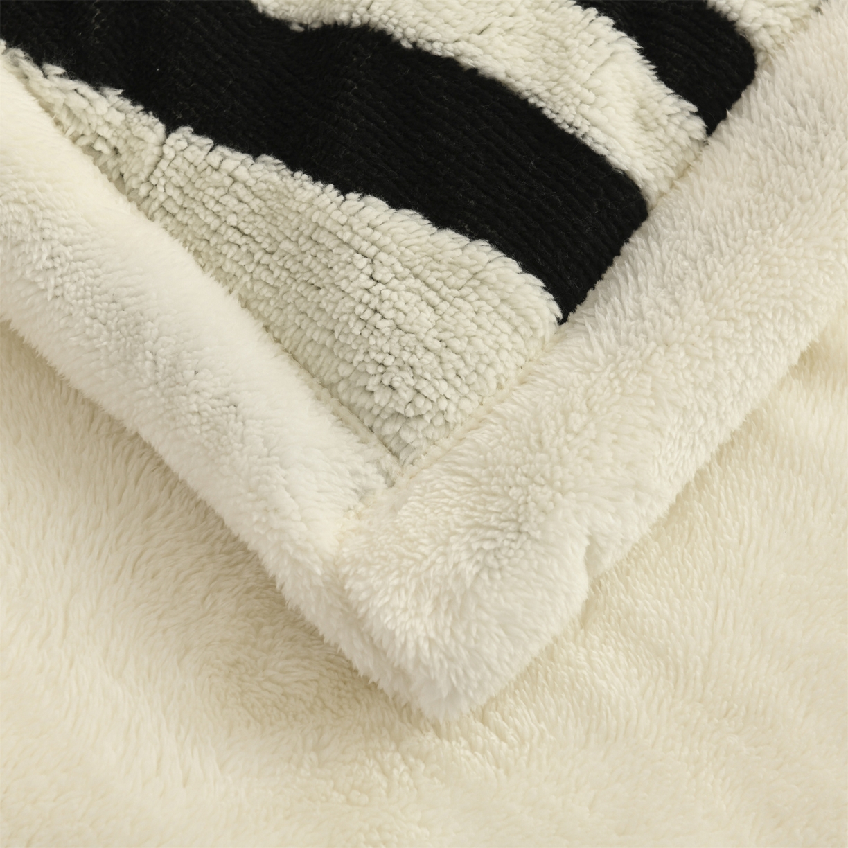 91家纺网 家纺一手货源 找家纺 恋绒家纺 2025新款阳离子三层舒棉绒毛毯毯子 斑马纹