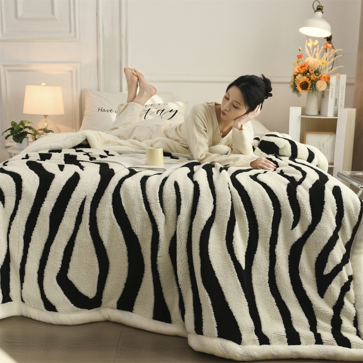91家纺网 家纺一手货源 找家纺 恋绒家纺 2025新款阳离子三层舒棉绒毛毯毯子 斑马纹