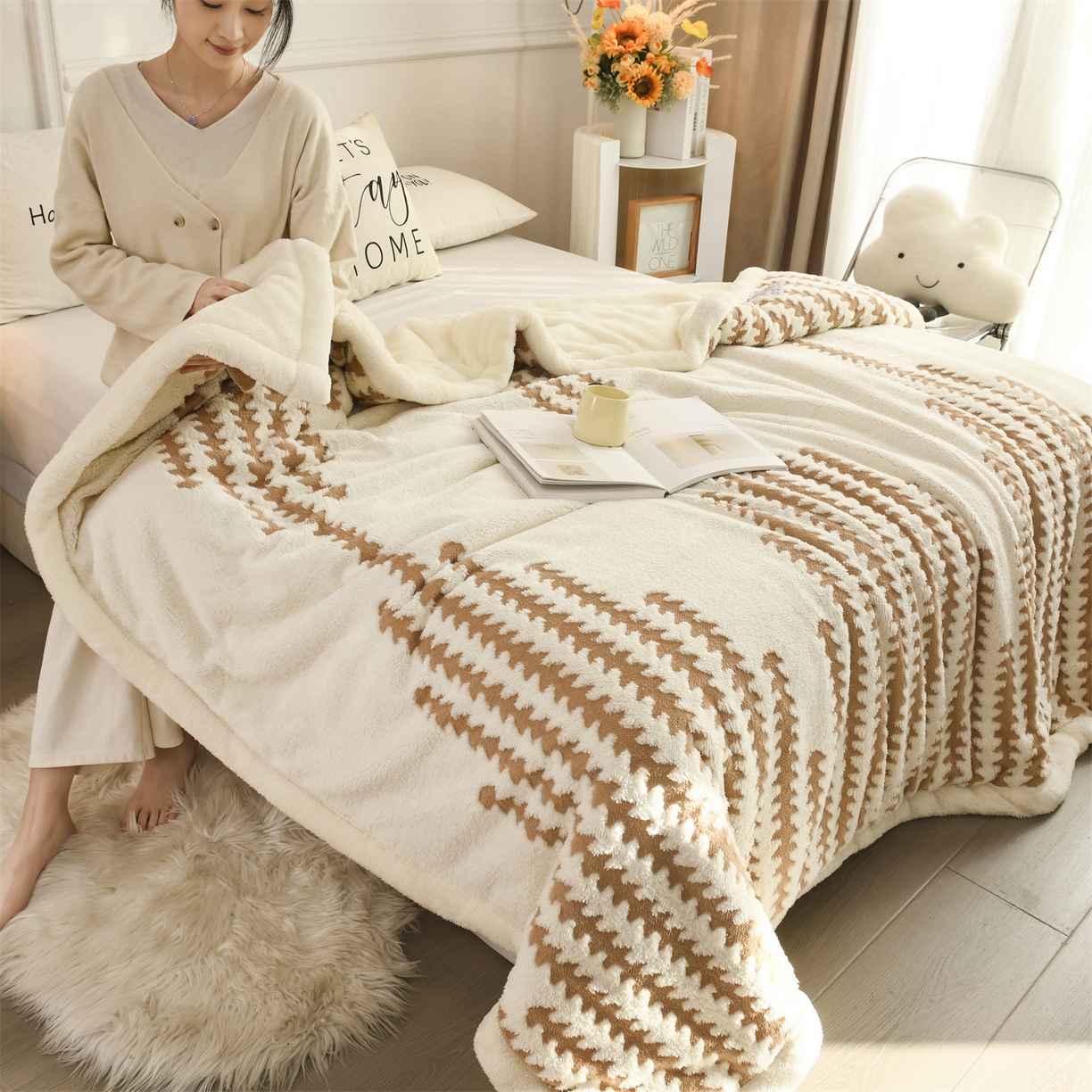 91家纺网 家纺一手货源 找家纺 恋绒家纺 2025新款阳离子三层舒棉绒毛毯毯子 优雅咖