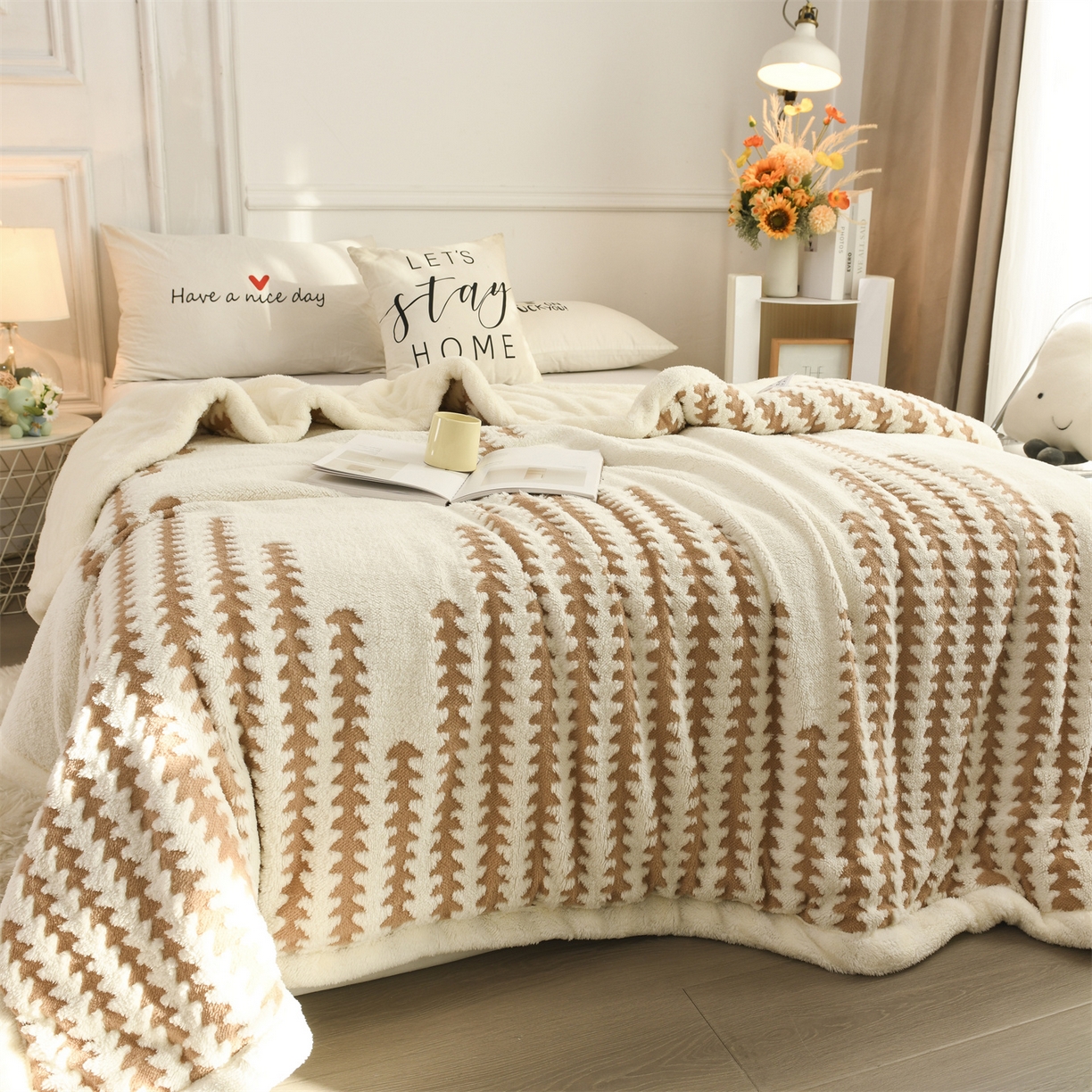 91家纺网 家纺一手货源 找家纺 恋绒家纺 2025新款阳离子三层舒棉绒毛毯毯子 优雅咖