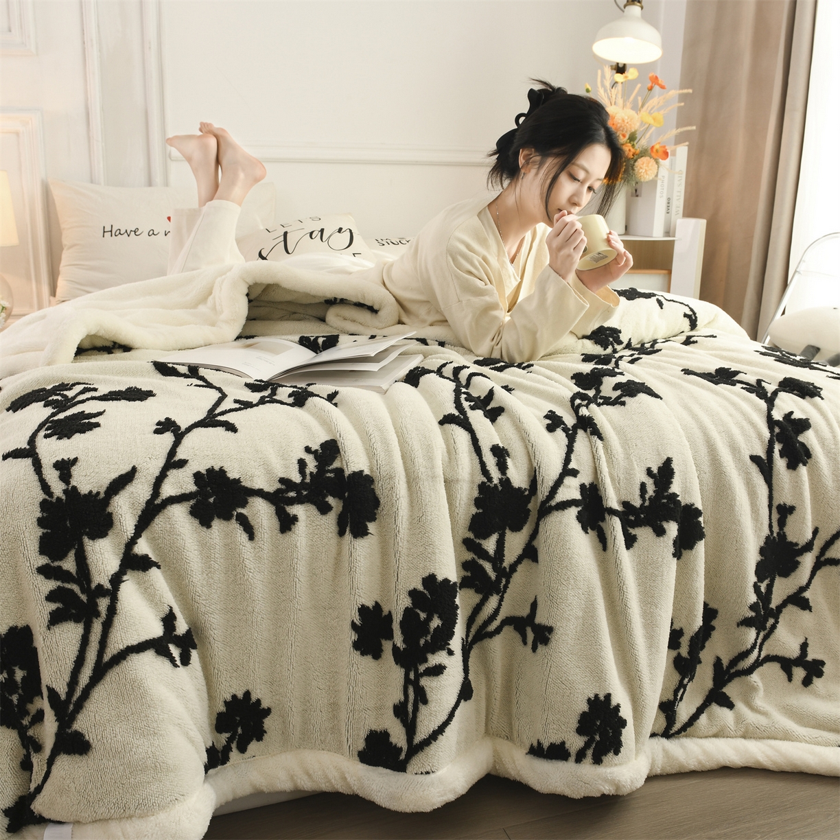 91家纺网 家纺一手货源 找家纺 恋绒家纺 2025新款阳离子三层舒棉绒毛毯毯子 复古花枝