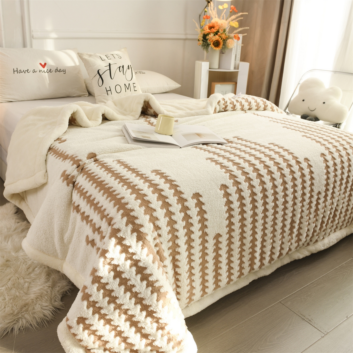 91家纺网 家纺一手货源 找家纺 恋绒家纺 2025新款阳离子三层舒棉绒毛毯毯子 优雅咖