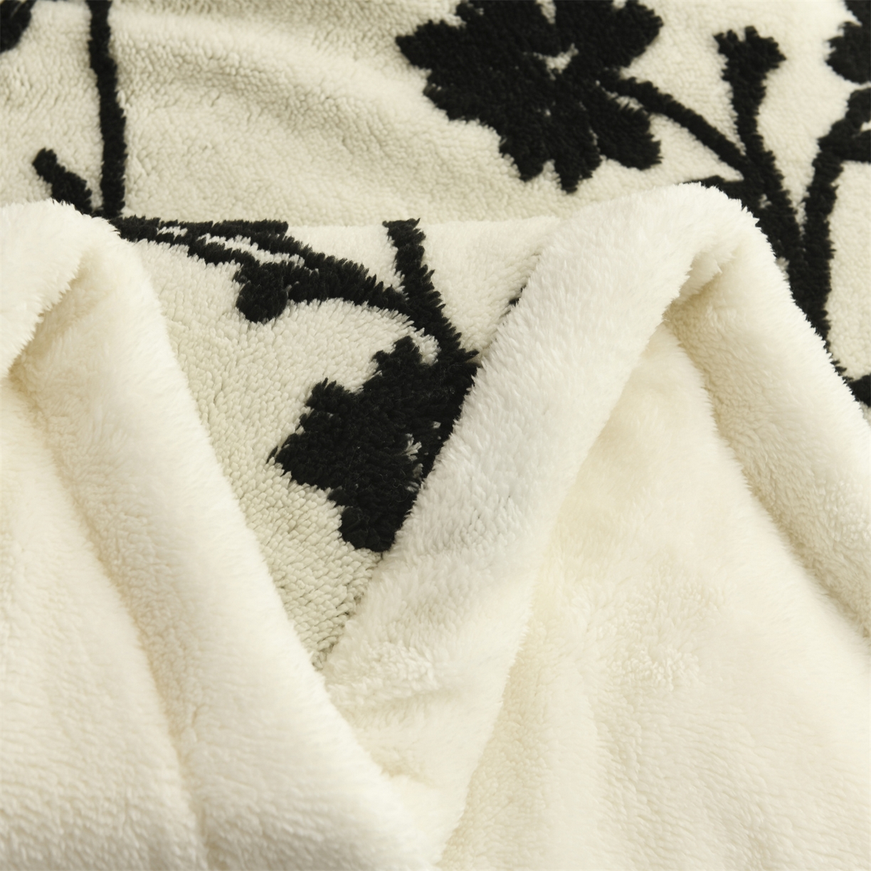 91家纺网 家纺一手货源 找家纺 恋绒家纺 2025新款阳离子三层舒棉绒毛毯毯子 复古花枝