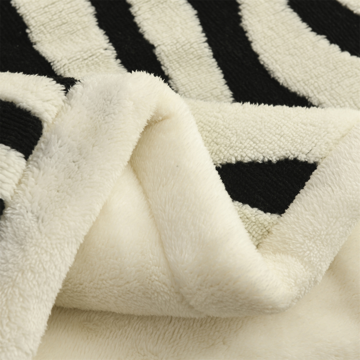 91家纺网 家纺一手货源 找家纺 恋绒家纺 2025新款阳离子三层舒棉绒毛毯毯子 斑马纹