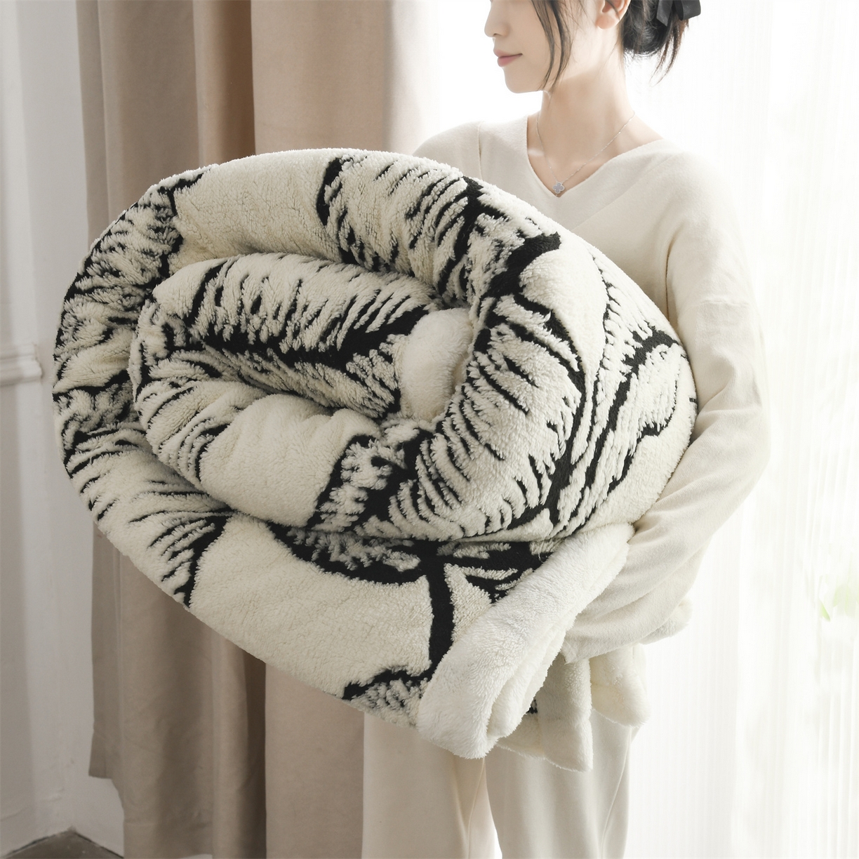 91家纺网 家纺一手货源 找家纺 恋绒家纺 2025新款阳离子三层舒棉绒毛毯毯子 蕉叶白