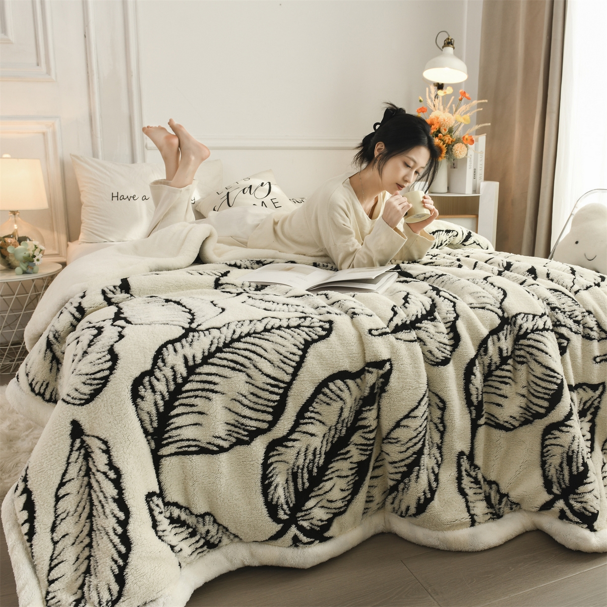 91家纺网 家纺一手货源 找家纺 恋绒家纺 2025新款阳离子三层舒棉绒毛毯毯子 蕉叶白