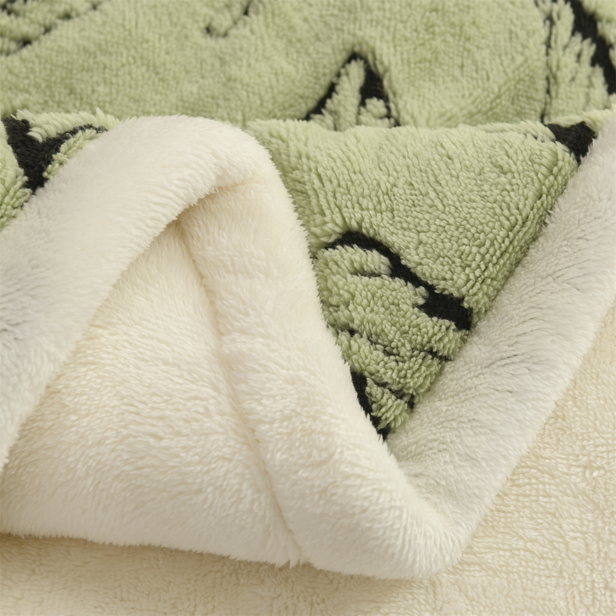 91家纺网 家纺一手货源 找家纺 恋绒家纺 2025新款阳离子三层舒棉绒毛毯毯子 蕉叶绿