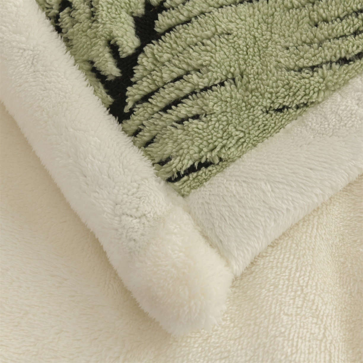 91家纺网 家纺一手货源 找家纺 恋绒家纺 2025新款阳离子三层舒棉绒毛毯毯子 蕉叶绿