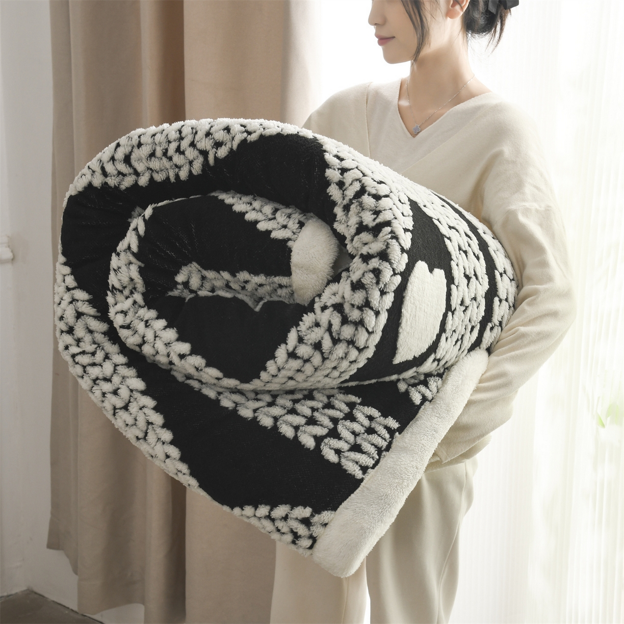 91家纺网 家纺一手货源 找家纺 恋绒家纺 2025新款阳离子三层舒棉绒毛毯毯子 爱心结