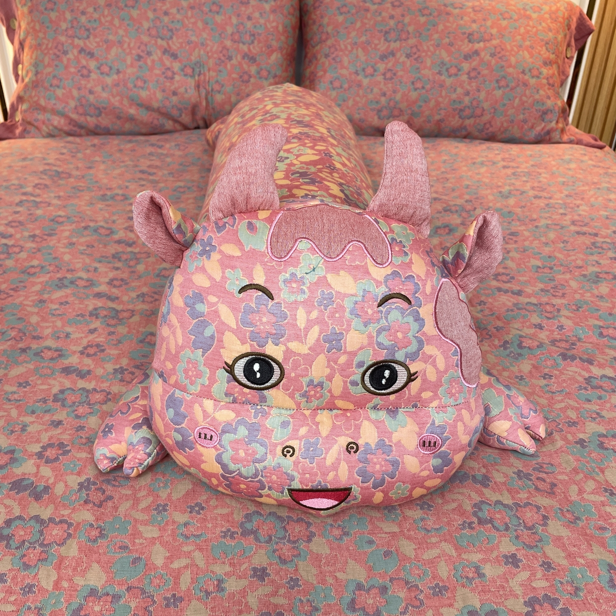 91家纺网 家纺一手货源 找家纺 仰望棉麻双层纱供应链 2025新款三层纱玩偶 牛牛