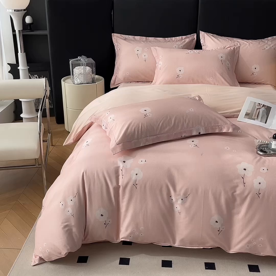 91家纺网 家纺一手货源 找家纺 艾迪尚家纺 2026新款133X76宽幅全棉纯棉印花四件套（有单品 可定制） 南意-粉