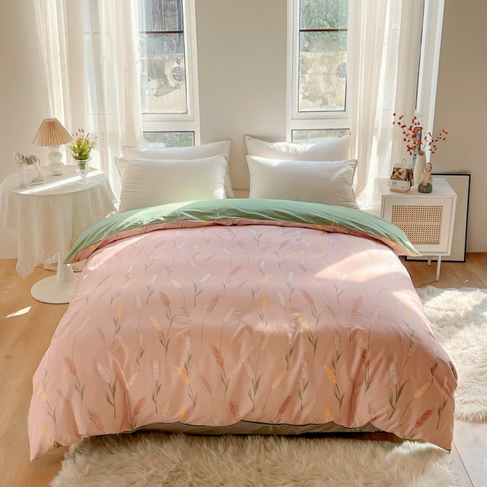 91家纺网 家纺一手货源 找家纺 艾迪尚家纺 2026新款133X76宽幅全棉纯棉印花四件套（有单品 可定制） 秋言—粉