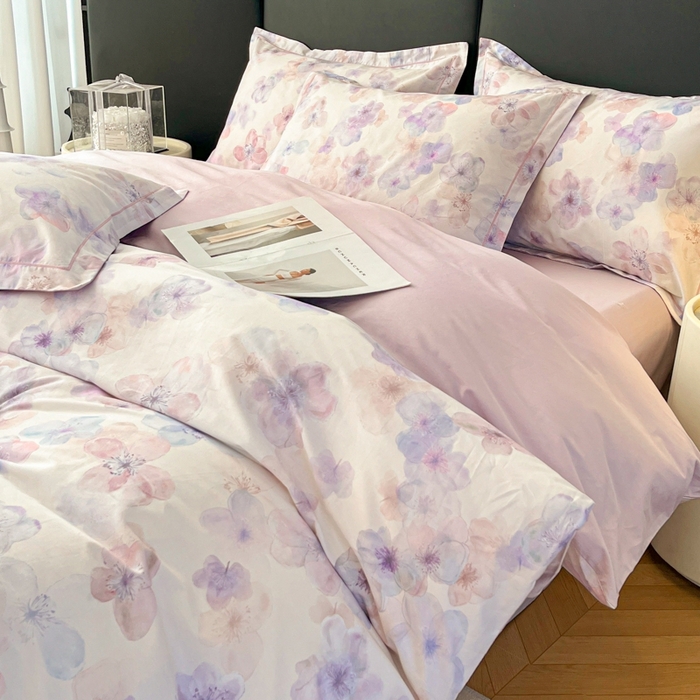 91家纺网 家纺一手货源 找家纺 艾迪尚家纺 2026新款133X76宽幅全棉纯棉印花四件套（有单品 可定制） 若芙-兰