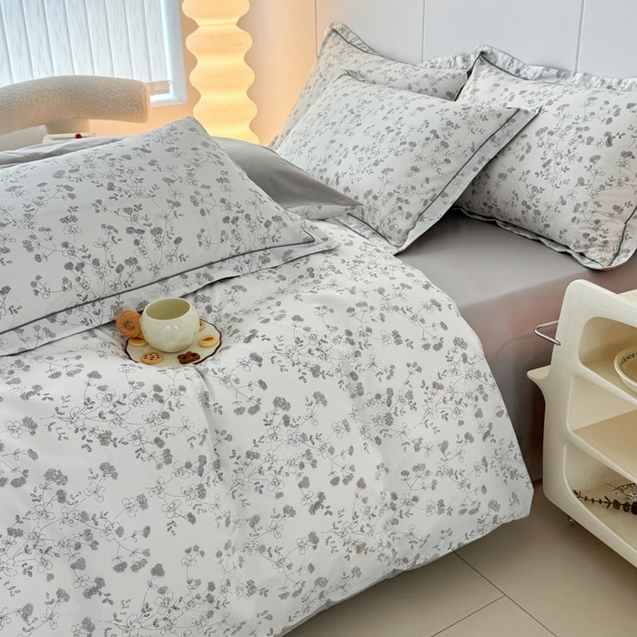 91家纺网 家纺一手货源 找家纺 艾迪尚家纺 2026新款133X76宽幅全棉纯棉印花四件套（有单品 可定制） 夜来香-灰