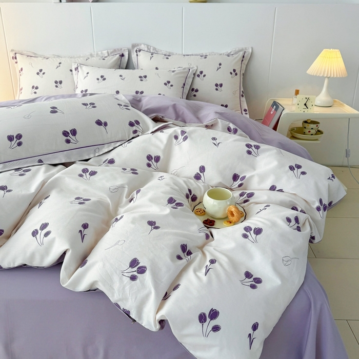 91家纺网 家纺一手货源 找家纺 艾迪尚家纺 2026新款133X76宽幅全棉纯棉印花四件套（有单品 可定制） 郁见你-紫