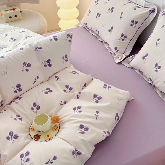 91家纺网 家纺一手货源 找家纺 艾迪尚家纺 2026新款133X76宽幅全棉纯棉印花四件套（有单品 可定制） 郁见你-紫