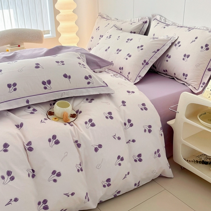 91家纺网 家纺一手货源 找家纺 艾迪尚家纺 2026新款133X76宽幅全棉纯棉印花四件套（有单品 可定制） 郁见你-紫