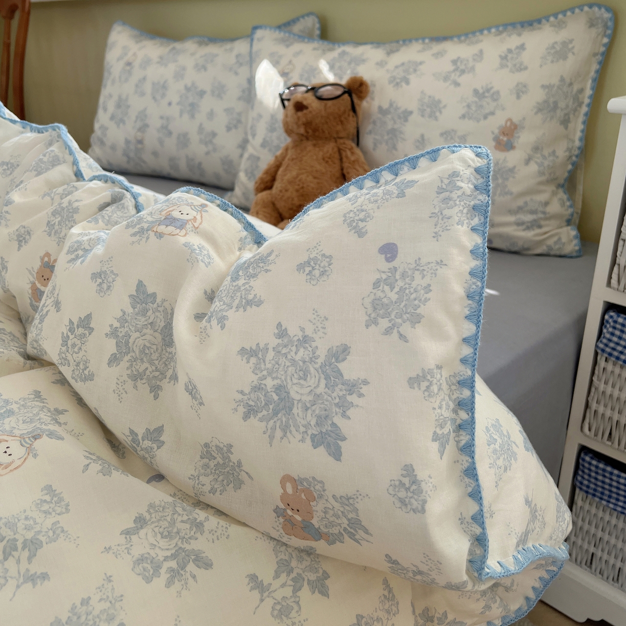 91家纺网 家纺一手货源 找家纺 曼之夏 2026新款全棉纯棉有氧双层纱贝壳边四件套 贝壳边森林兔