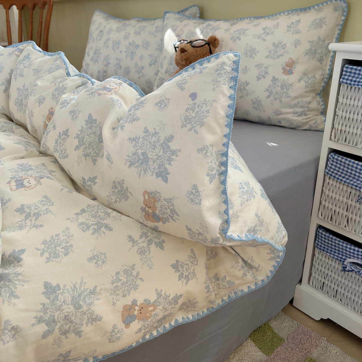 91家纺网 家纺一手货源 找家纺 曼之夏 2026新款全棉纯棉有氧双层纱贝壳边四件套 贝壳边森林兔