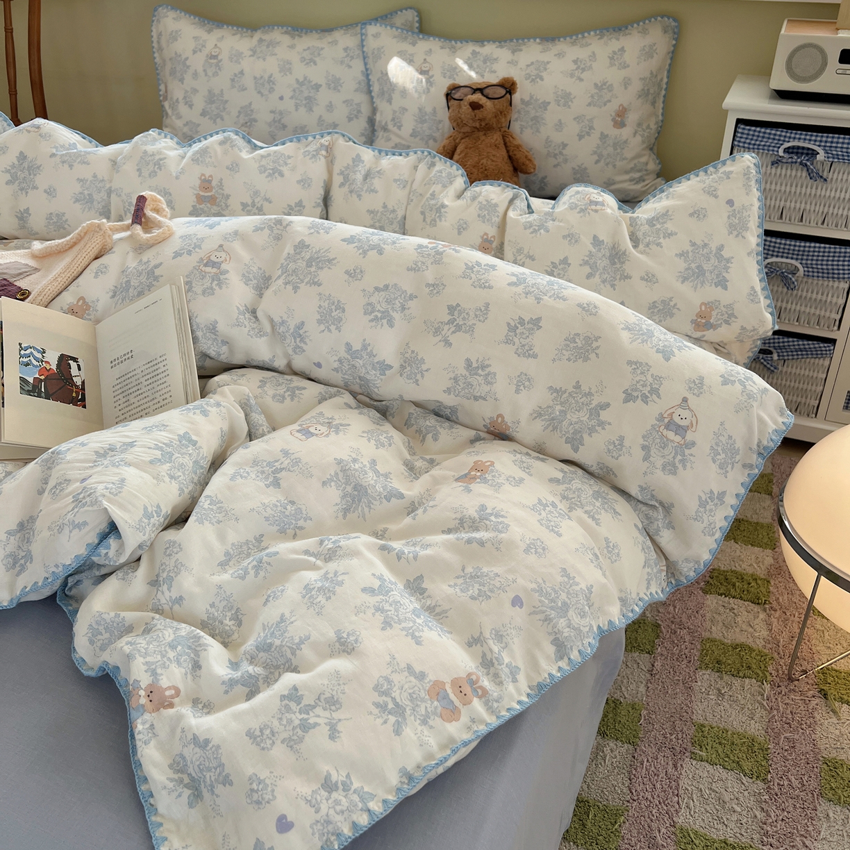 91家纺网 家纺一手货源 找家纺 曼之夏 2026新款全棉纯棉有氧双层纱贝壳边四件套 贝壳边森林兔