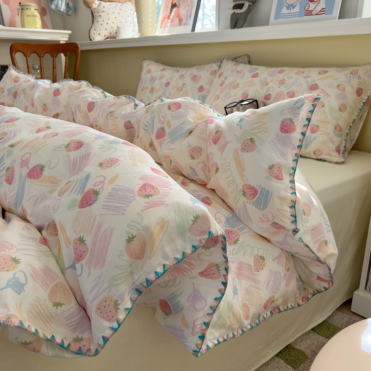 91家纺网 家纺一手货源 找家纺 曼之夏 2026新款全棉纯棉有氧双层纱贝壳边四件套 贝壳边缤纷草莓