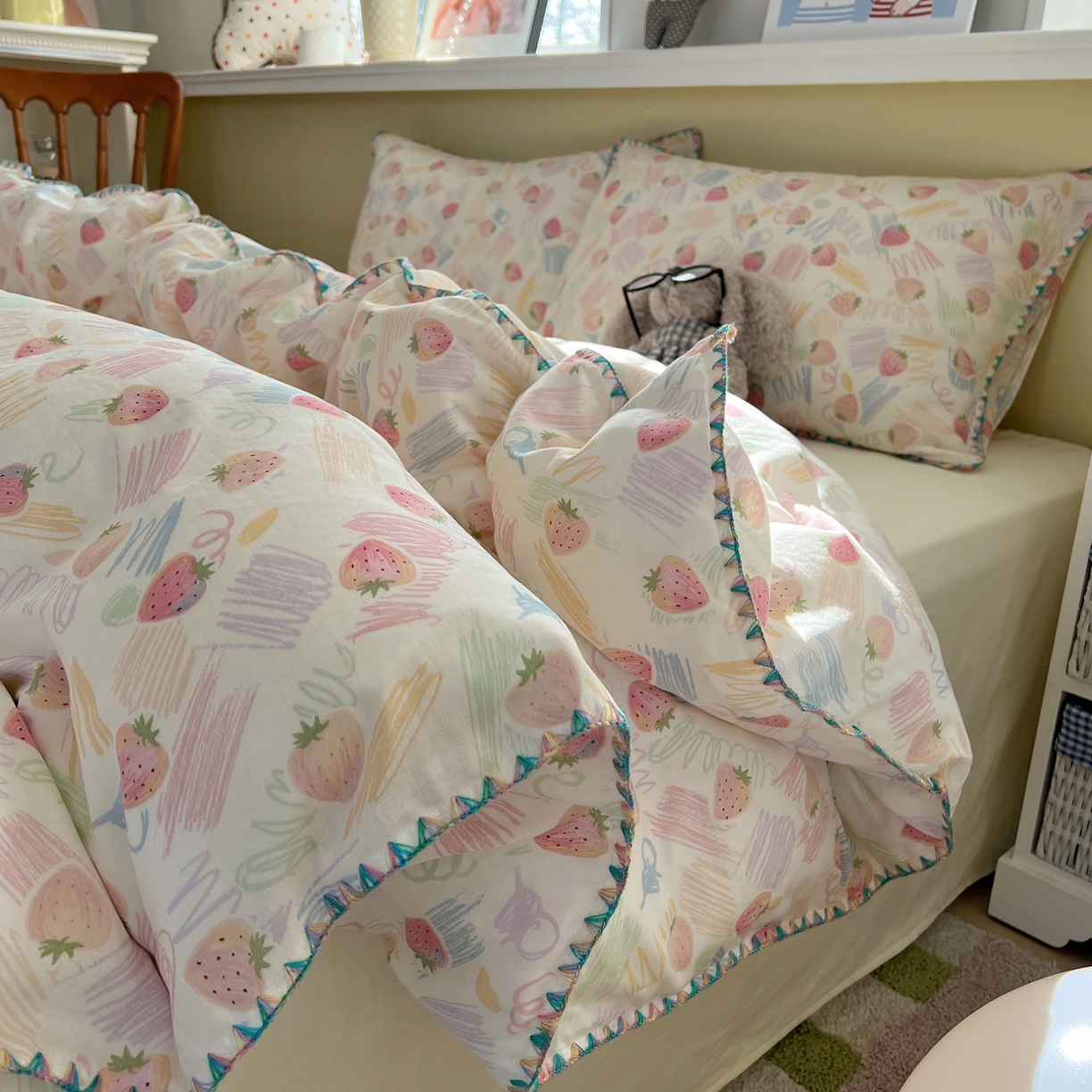 91家纺网 家纺一手货源 找家纺 曼之夏 2026新款全棉纯棉有氧双层纱贝壳边四件套 贝壳边缤纷草莓