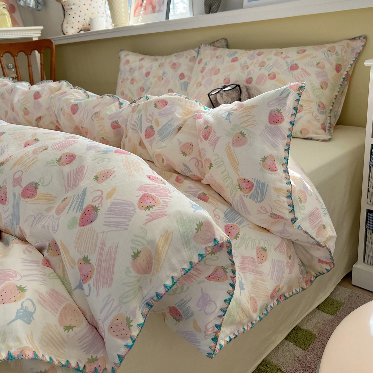 91家纺网 家纺一手货源 找家纺 曼之夏 2026新款全棉纯棉有氧双层纱贝壳边四件套 贝壳边缤纷草莓