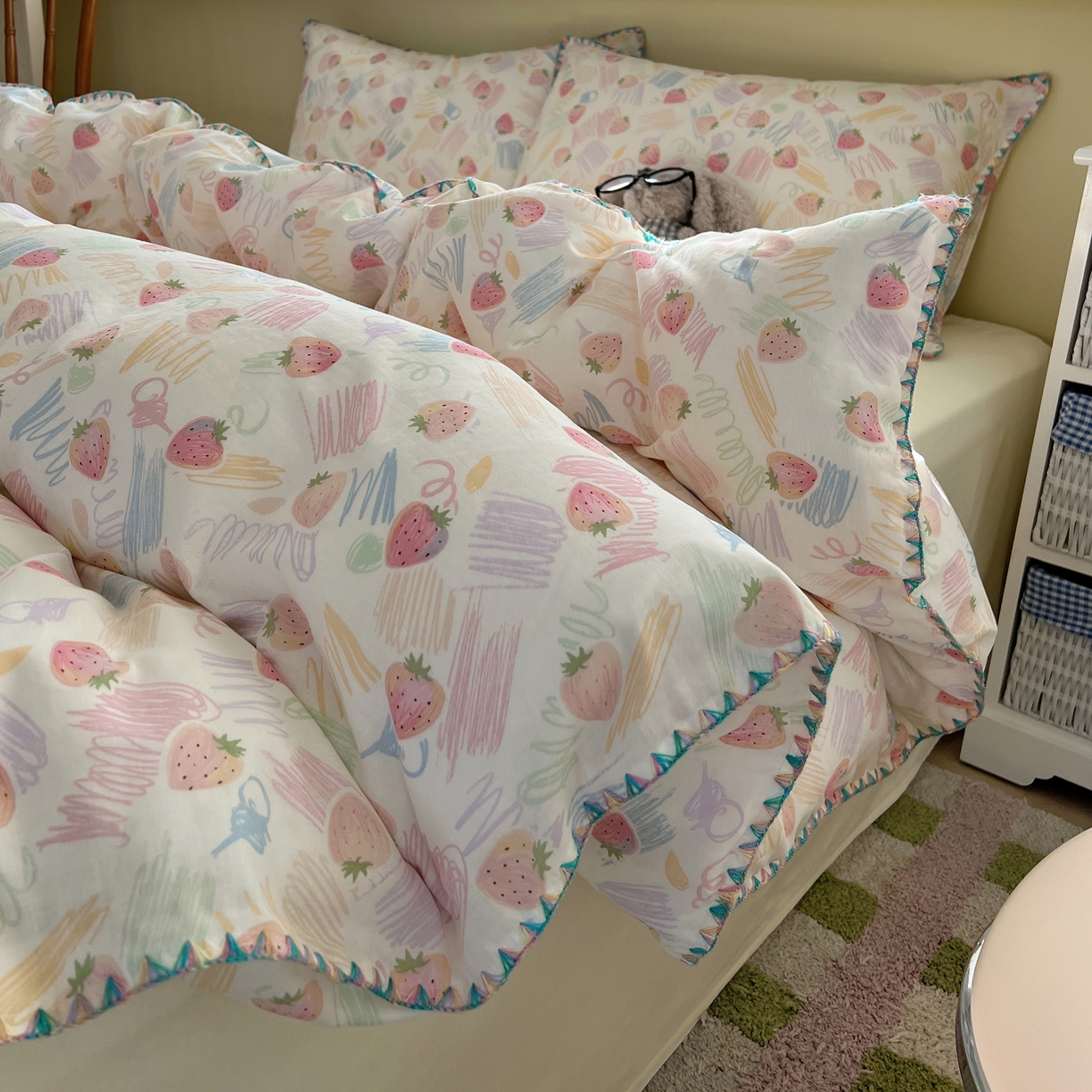 91家纺网 家纺一手货源 找家纺 曼之夏 2026新款全棉纯棉有氧双层纱贝壳边四件套 贝壳边缤纷草莓