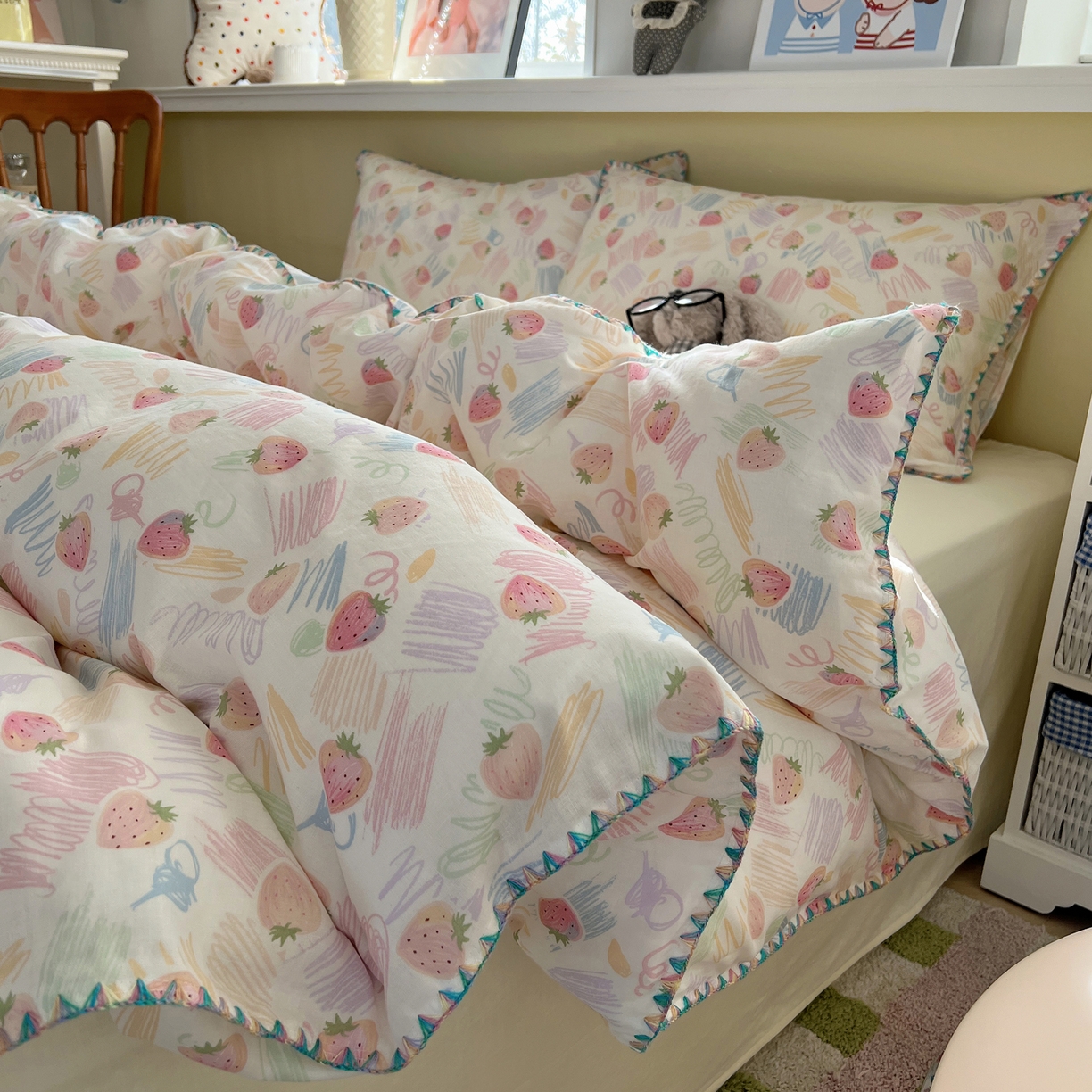 91家纺网 家纺一手货源 找家纺 曼之夏 2026新款全棉纯棉有氧双层纱贝壳边四件套 贝壳边缤纷草莓