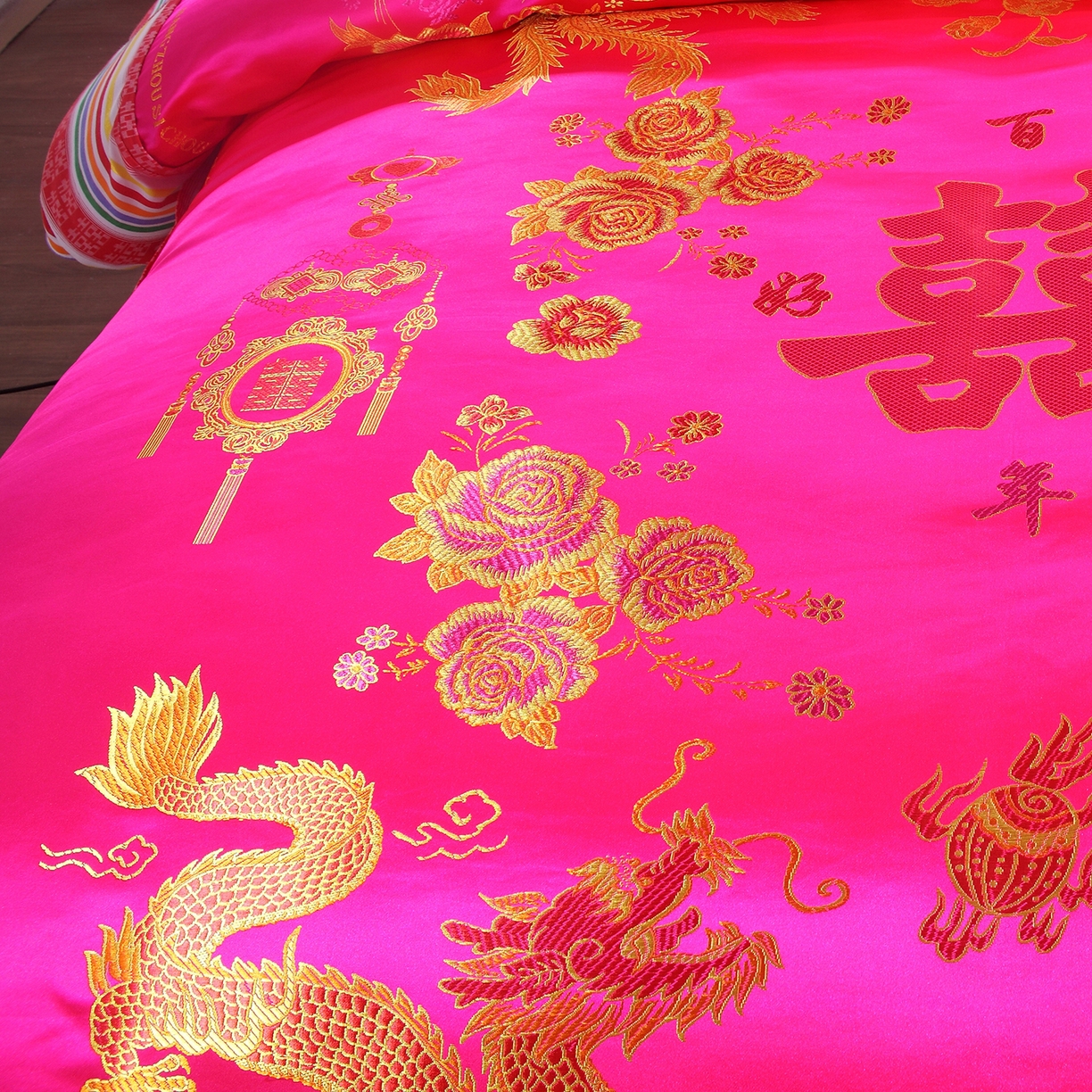 91家纺网 家纺一手货源 找家纺 浩情国际婚庆供货中心 2026新品婚庆结婚绸缎面全棉老粗布经典款被套被单龙凤呈祥百子图大红绿长期供货 龙凤呈祥-绸缎被套 -深粉