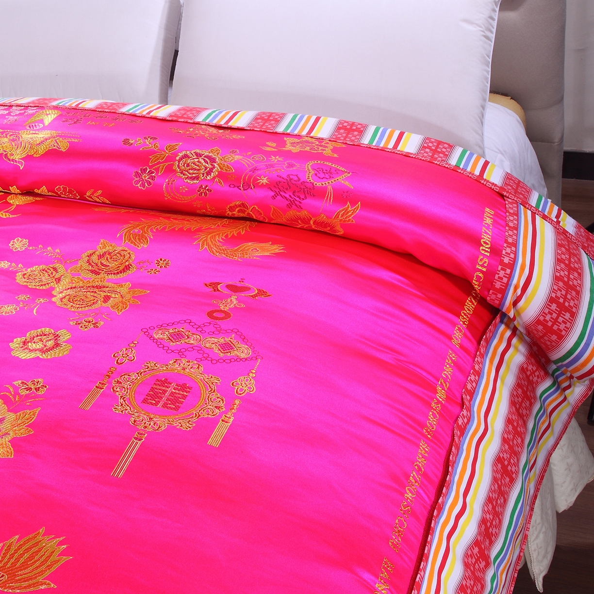 91家纺网 家纺一手货源 找家纺 浩情国际婚庆供货中心 2026新品婚庆结婚绸缎面全棉老粗布经典款被套被单龙凤呈祥百子图大红绿长期供货 龙凤呈祥-绸缎被套 -深粉