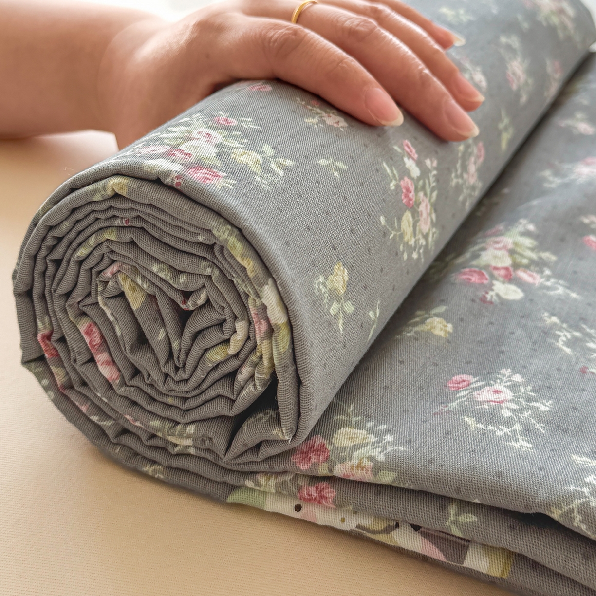 91家纺网 家纺一手货源 找家纺 尚帛 2026新款全棉时尚印花单床单 花间采趣-咖