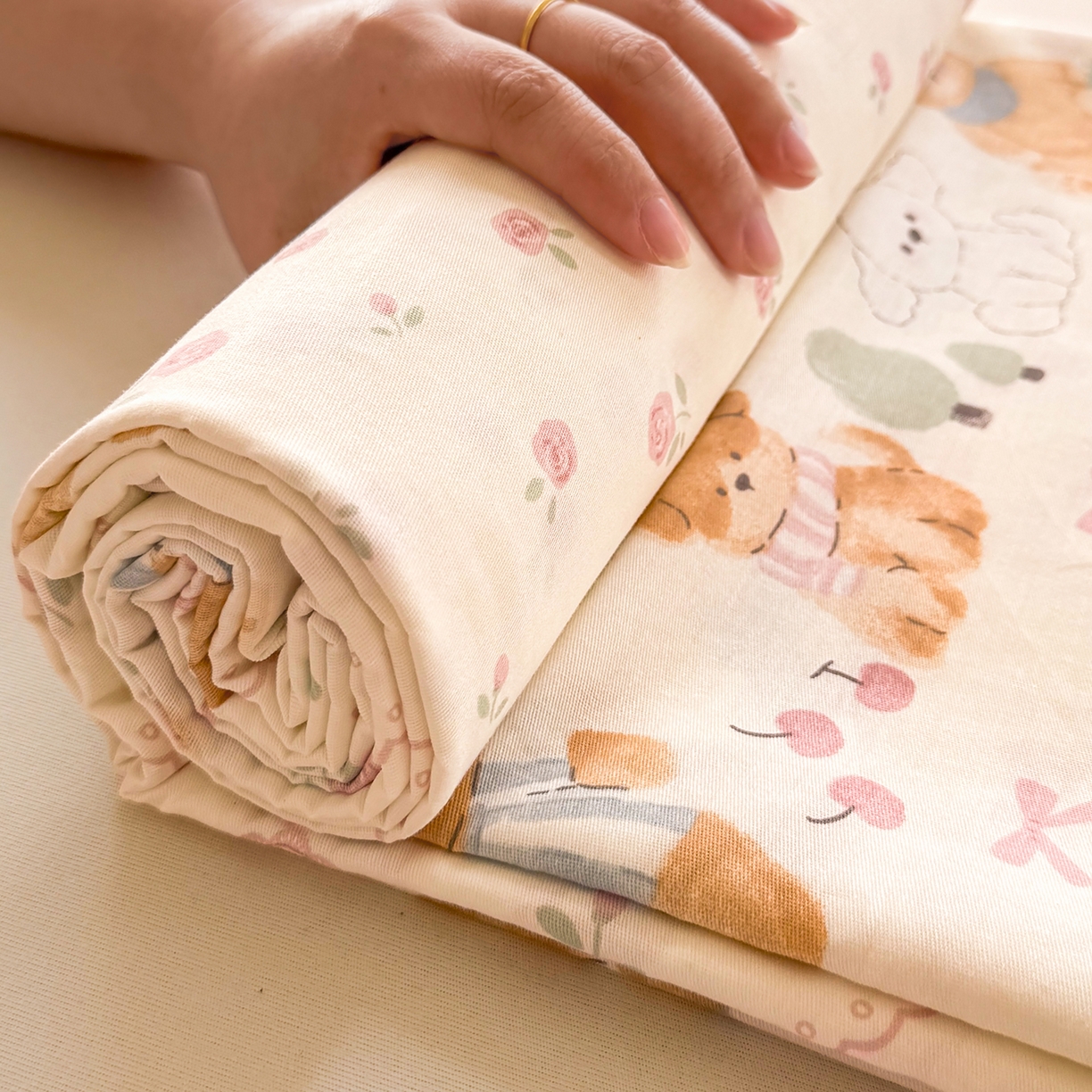 91家纺网 家纺一手货源 找家纺 尚帛 2026新款全棉时尚印花单床单 可颂日记