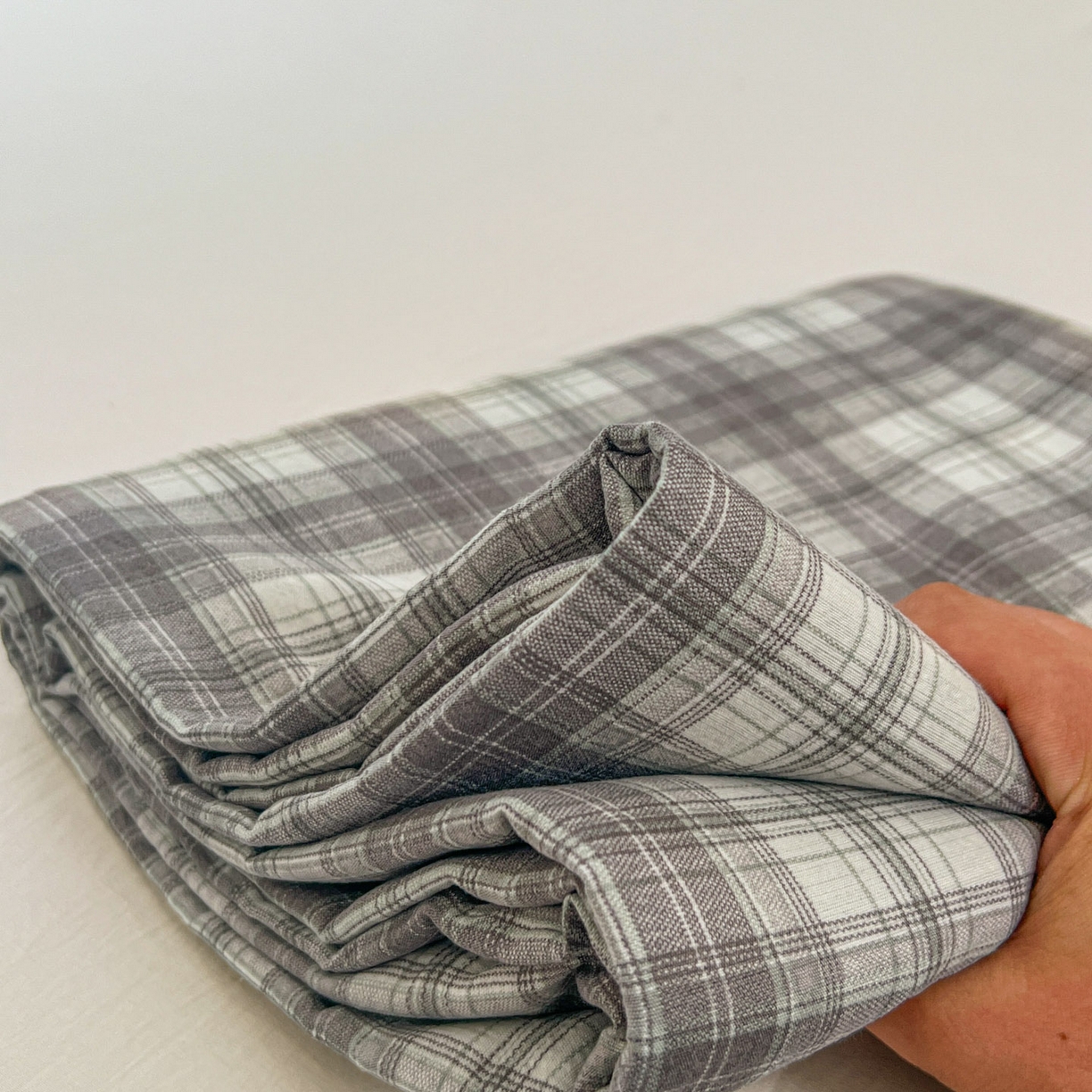 91家纺网 家纺一手货源 找家纺 思诺羽床笠 2026新款云感双层纱床单系列 灰格调