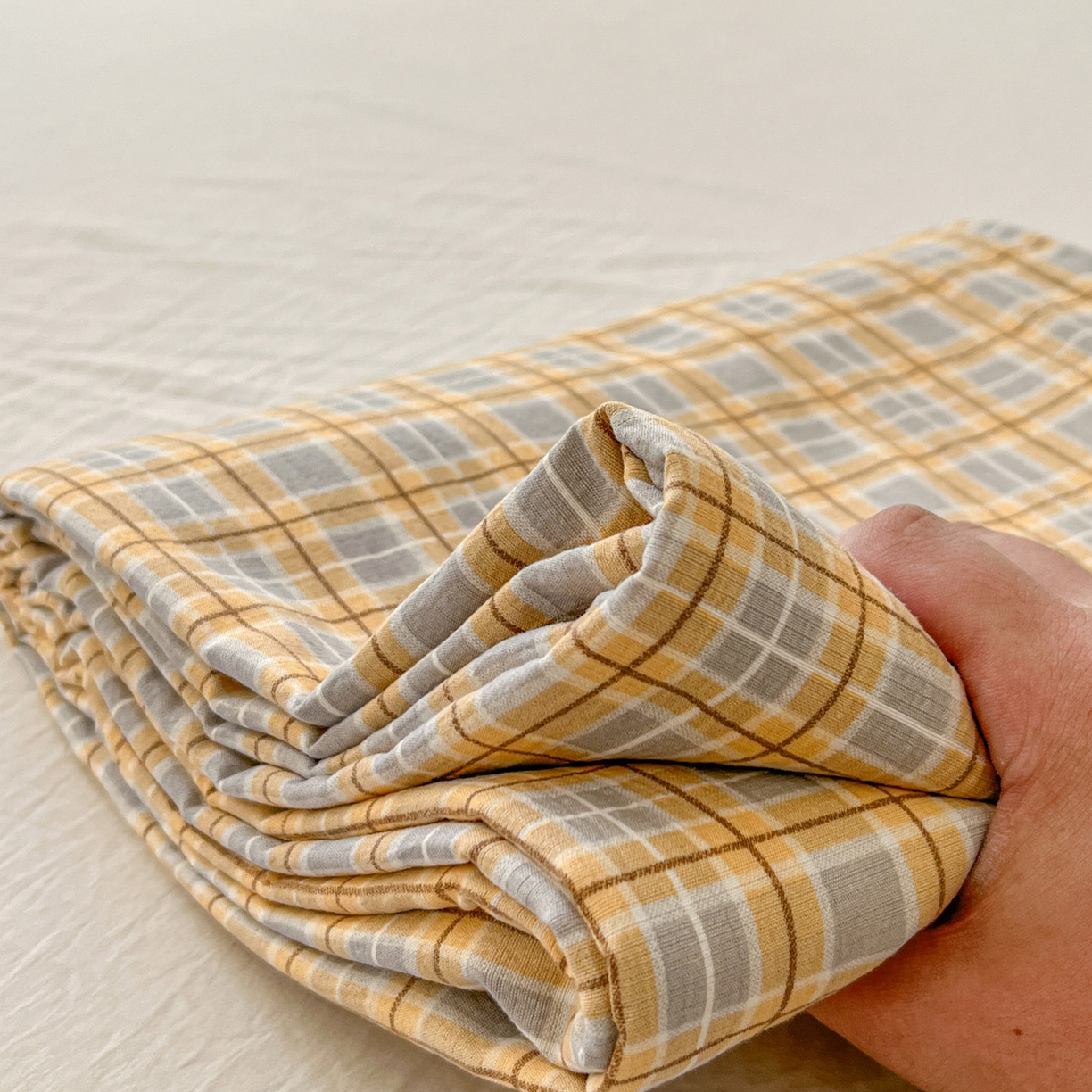 91家纺网 家纺一手货源 找家纺 思诺羽床笠 2026新款云感双层纱床单系列 简约格