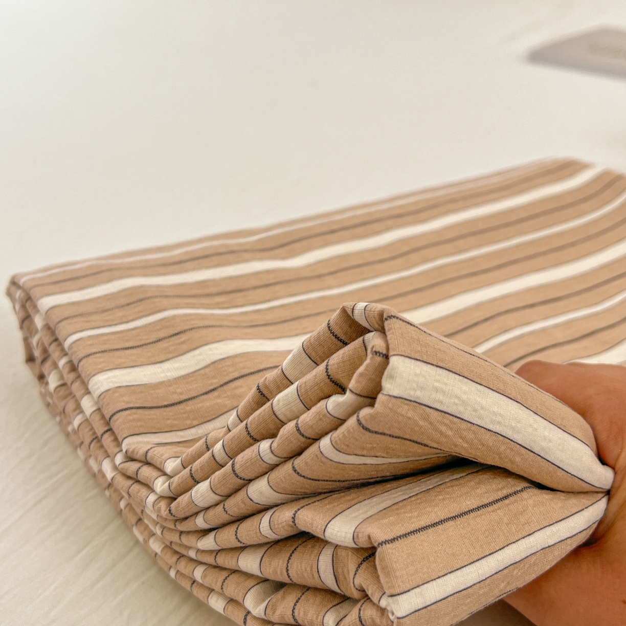 91家纺网 家纺一手货源 找家纺 思诺羽床笠 2026新款云感双层纱床单系列 流年-橙