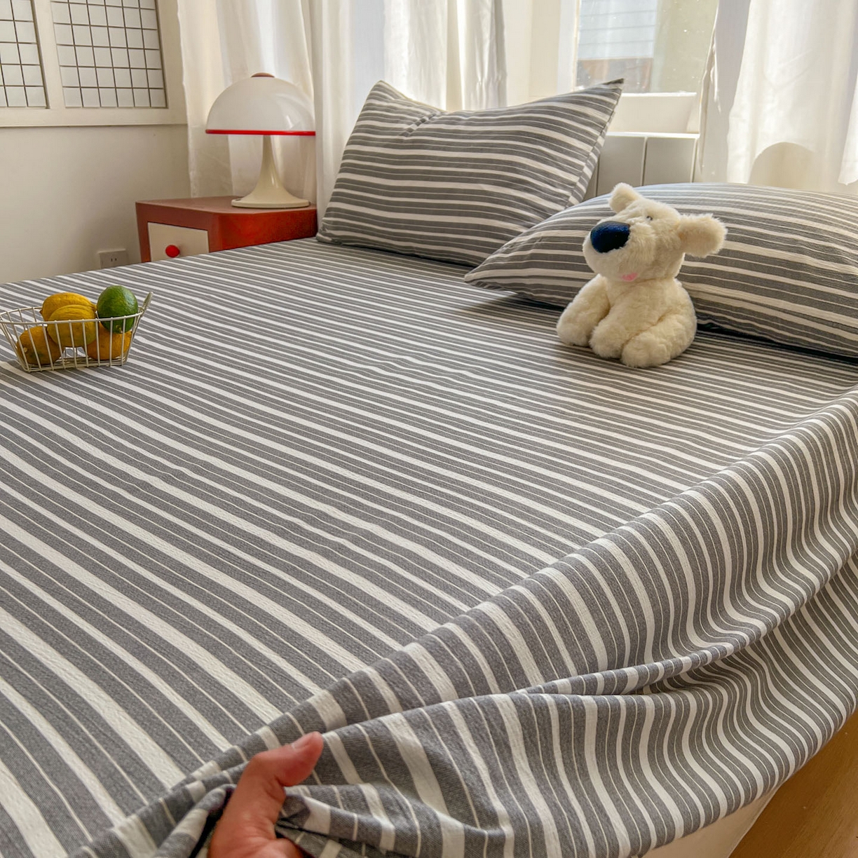 91家纺网 家纺一手货源 找家纺 思诺羽床笠 2026新款云感双层纱床单系列 流年-黑白