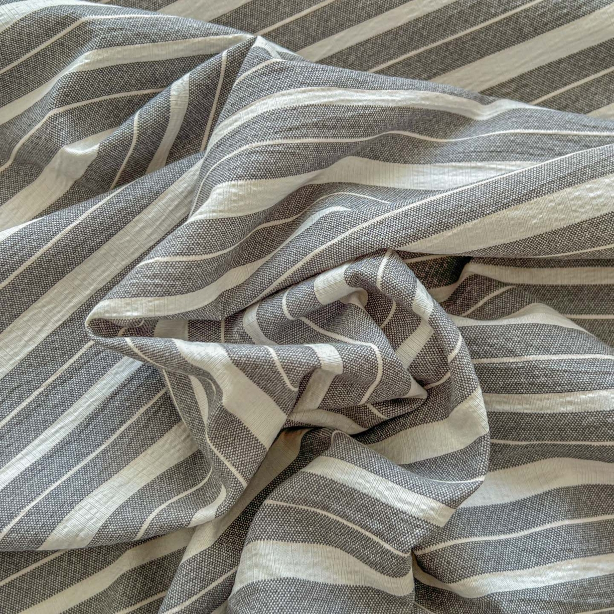 91家纺网 家纺一手货源 找家纺 思诺羽床笠 2026新款云感双层纱床单系列 流年-黑白