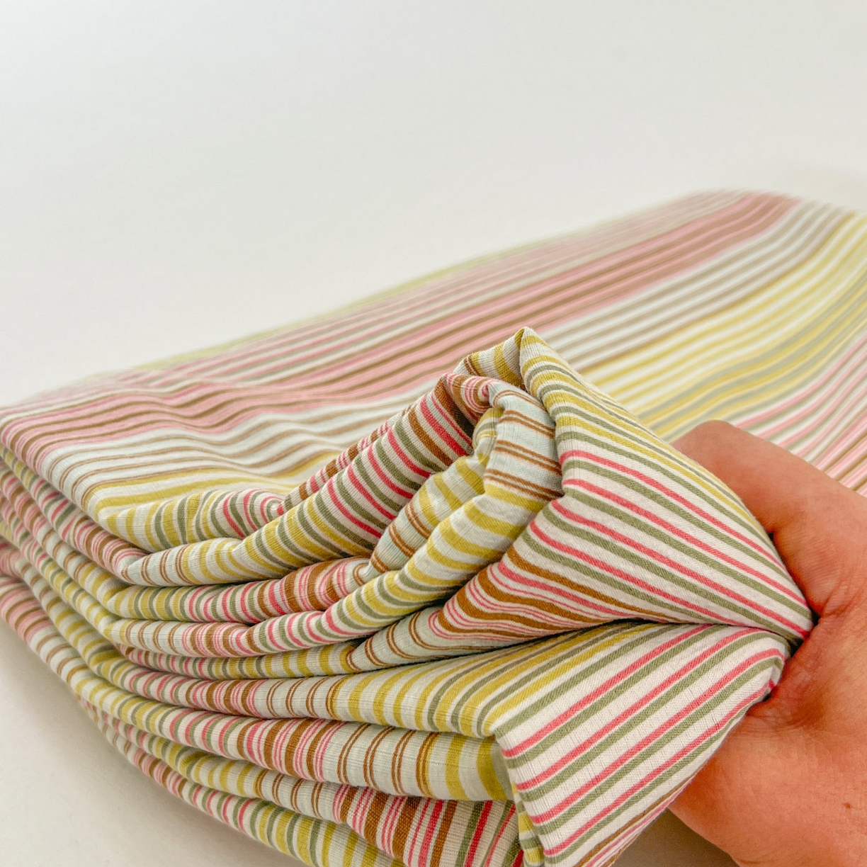 91家纺网 家纺一手货源 找家纺 思诺羽床笠 2026新款云感双层纱床单系列 流年-黄