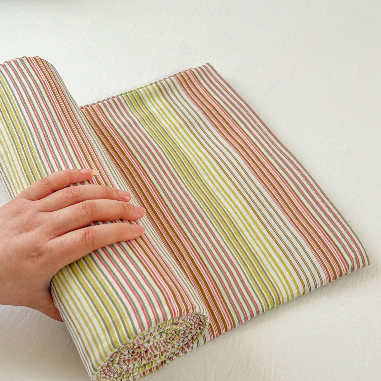 91家纺网 家纺一手货源 找家纺 思诺羽床笠 2026新款云感双层纱床单系列 流年-黄