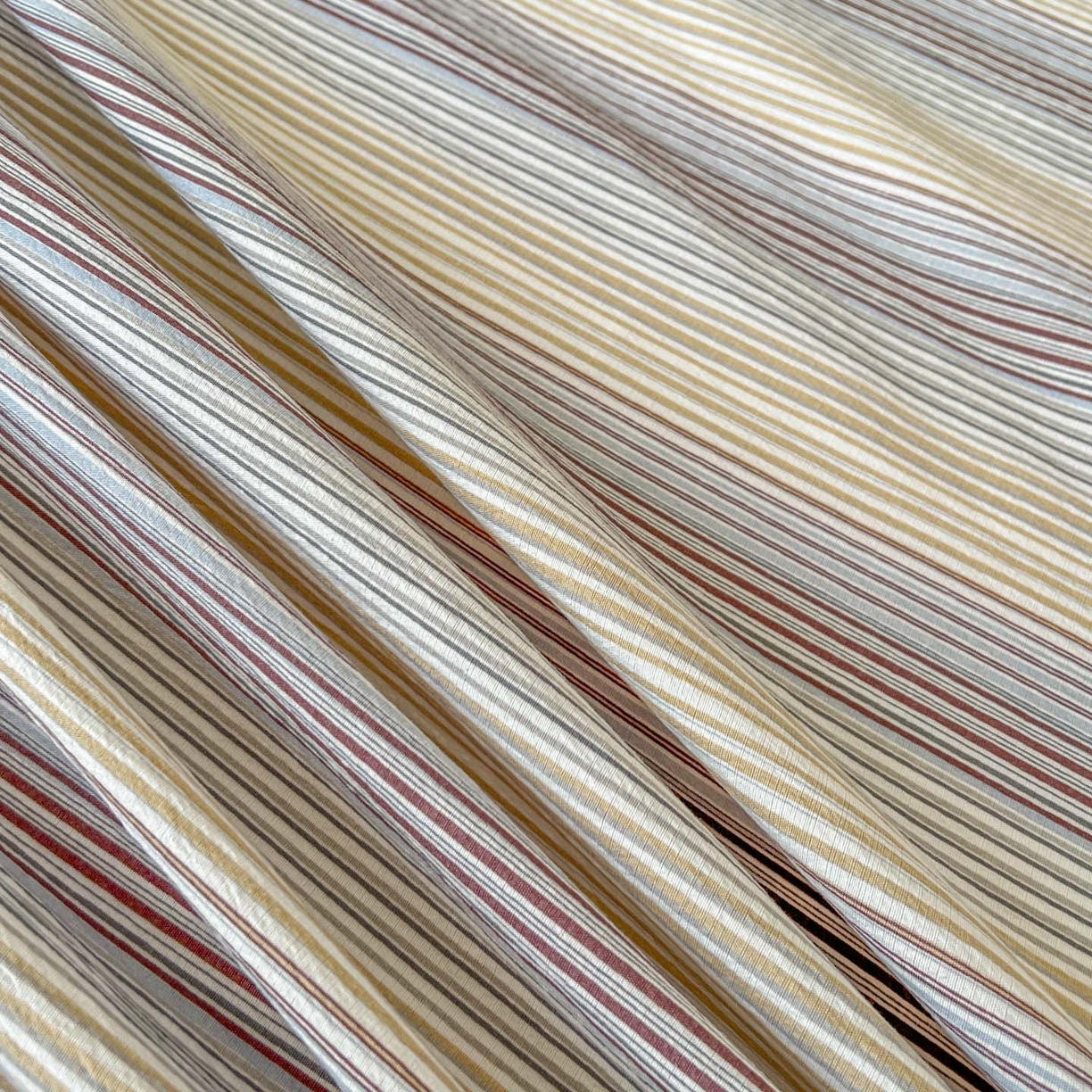 91家纺网 家纺一手货源 找家纺 思诺羽床笠 2026新款云感双层纱床单系列 流年-咖