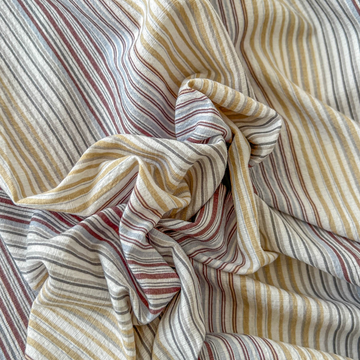 91家纺网 家纺一手货源 找家纺 思诺羽床笠 2026新款云感双层纱床单系列 流年-咖