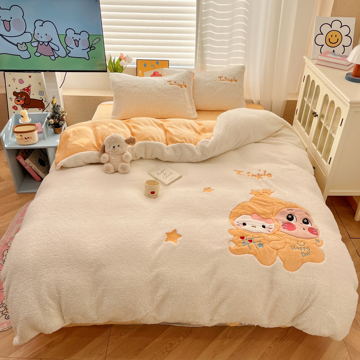 91家纺网 家纺一手货源 找家纺 （总）色鬼布艺高端家居主号 2025新款秋冬加厚素色大朵羊驼绒贴布刺绣220g全消光牛奶绒四件套-暖宝