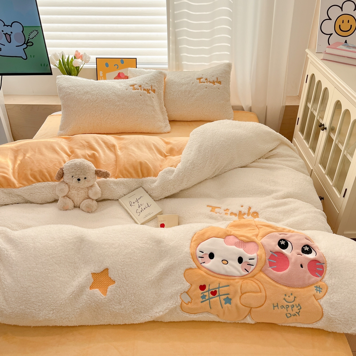 91家纺网 家纺一手货源 找家纺 色鬼布艺高端家居主号 2025新款秋冬加厚素色大朵羊驼绒贴布刺绣220g全消光牛奶绒四件套-暖宝 暖宝-白猫