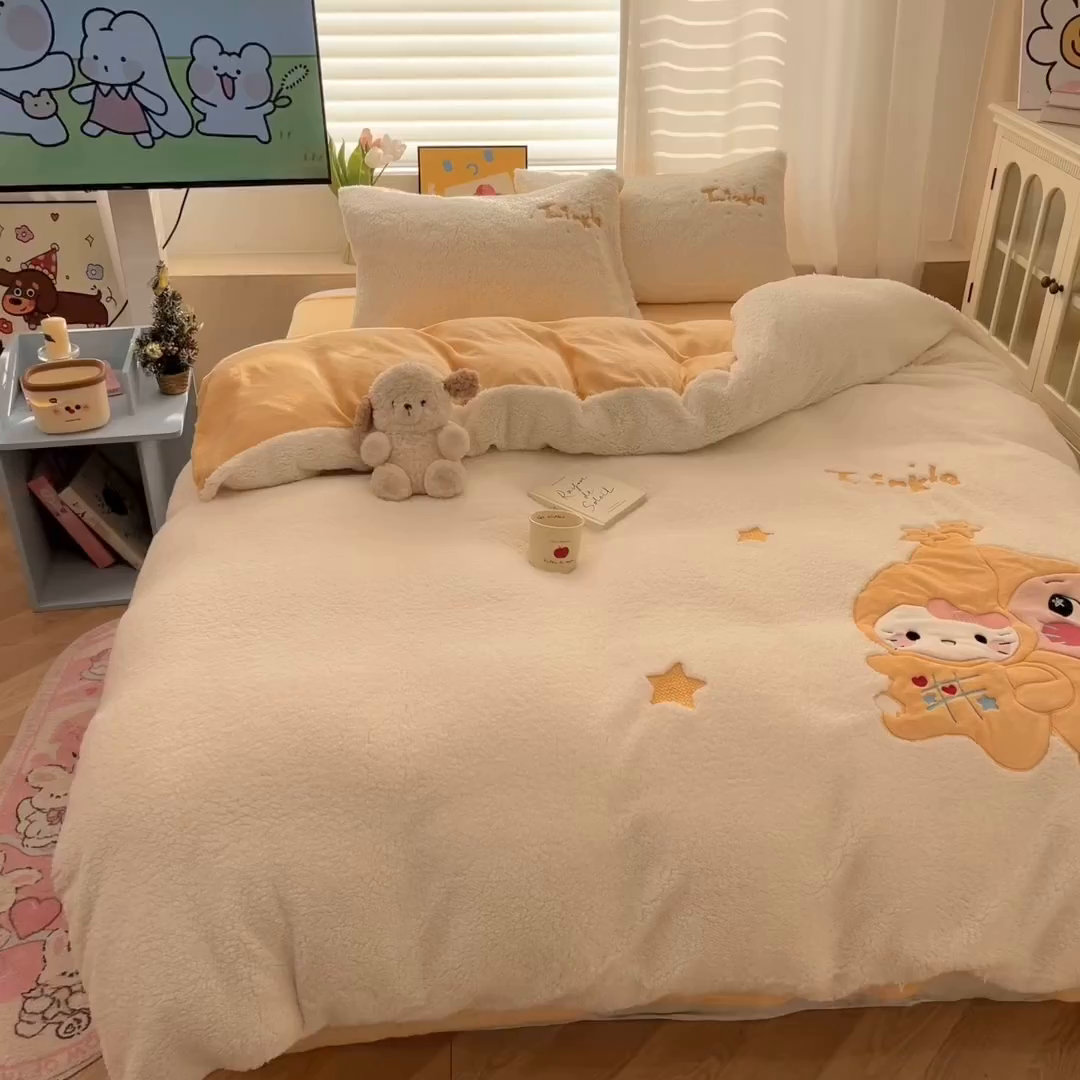 91家纺网 家纺一手货源 找家纺 （总）色鬼布艺高端家居主号 2025新款秋冬加厚素色大朵羊驼绒贴布刺绣220g全消光牛奶绒四件套-暖宝