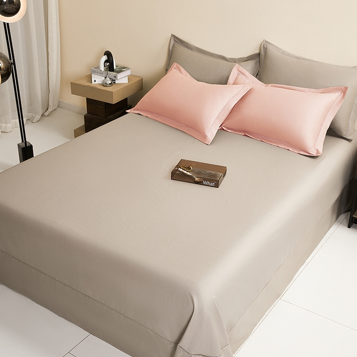 91家纺网 家纺一手货源 找家纺 名优家纺 2026新款60S13374高支密全棉印花纯色单床单 樱花粉+浅灰