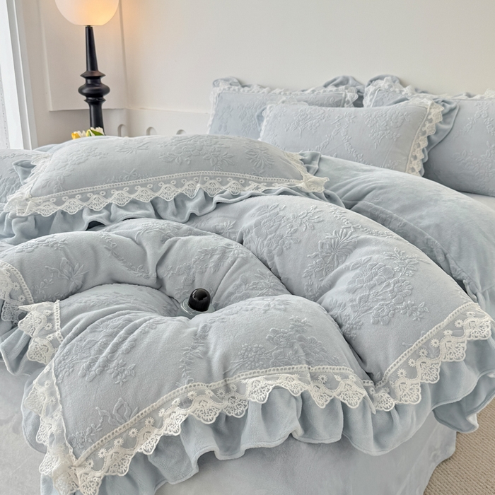 91家纺网 家纺一手货源 找家纺 锦格家纺 2024新款A类高克重牛奶绒四件套苏枚雅【天蓝】